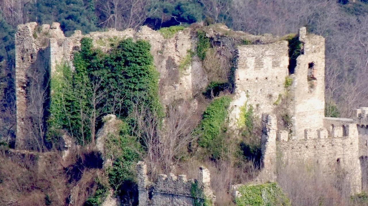 Il castello di Moneta da tempo sotto i riflettori di Italia nostra, della Pro loco di Fossola e dell’apposito comitato