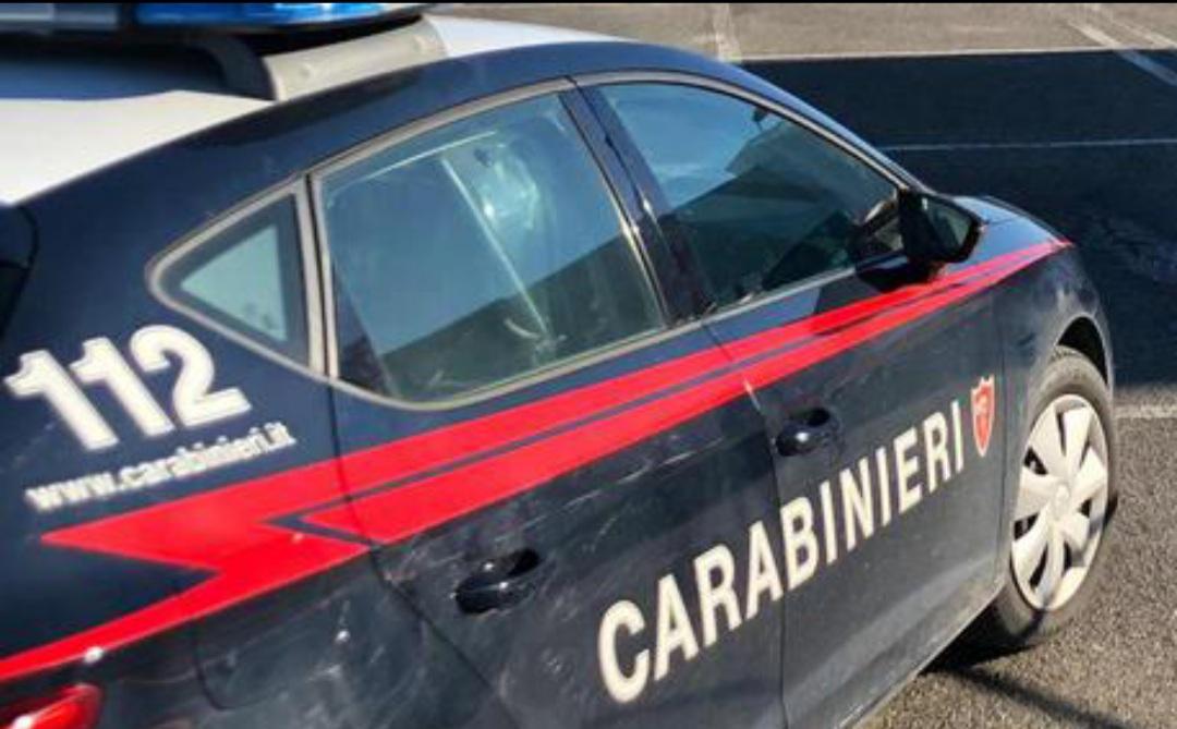 Pontedera, rubano generi alimentari e cosmetici in un supermercato: due denunciati