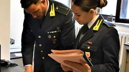 La Guardia di Finanza di Prato ha incassato 640.000 euro per le casse dello Stato, grazie alla vendita all'asta di 2,2 milioni di metri lineari di tessuto sequestrati in un'indagine sul contrabbando