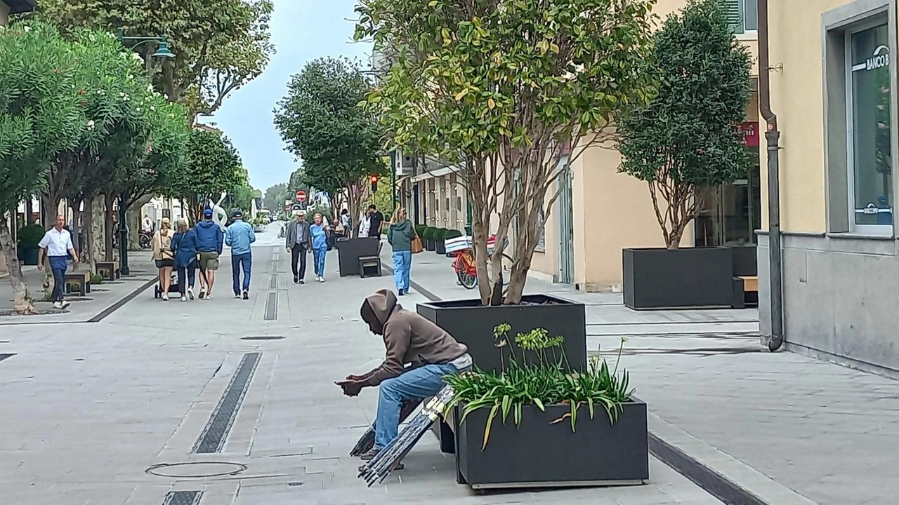 Dopo l’escalation di furti la comunità teme per la nomea del paese "Vogliamo essere una seconda Montecarlo? Questo è il prezzo da pagare".