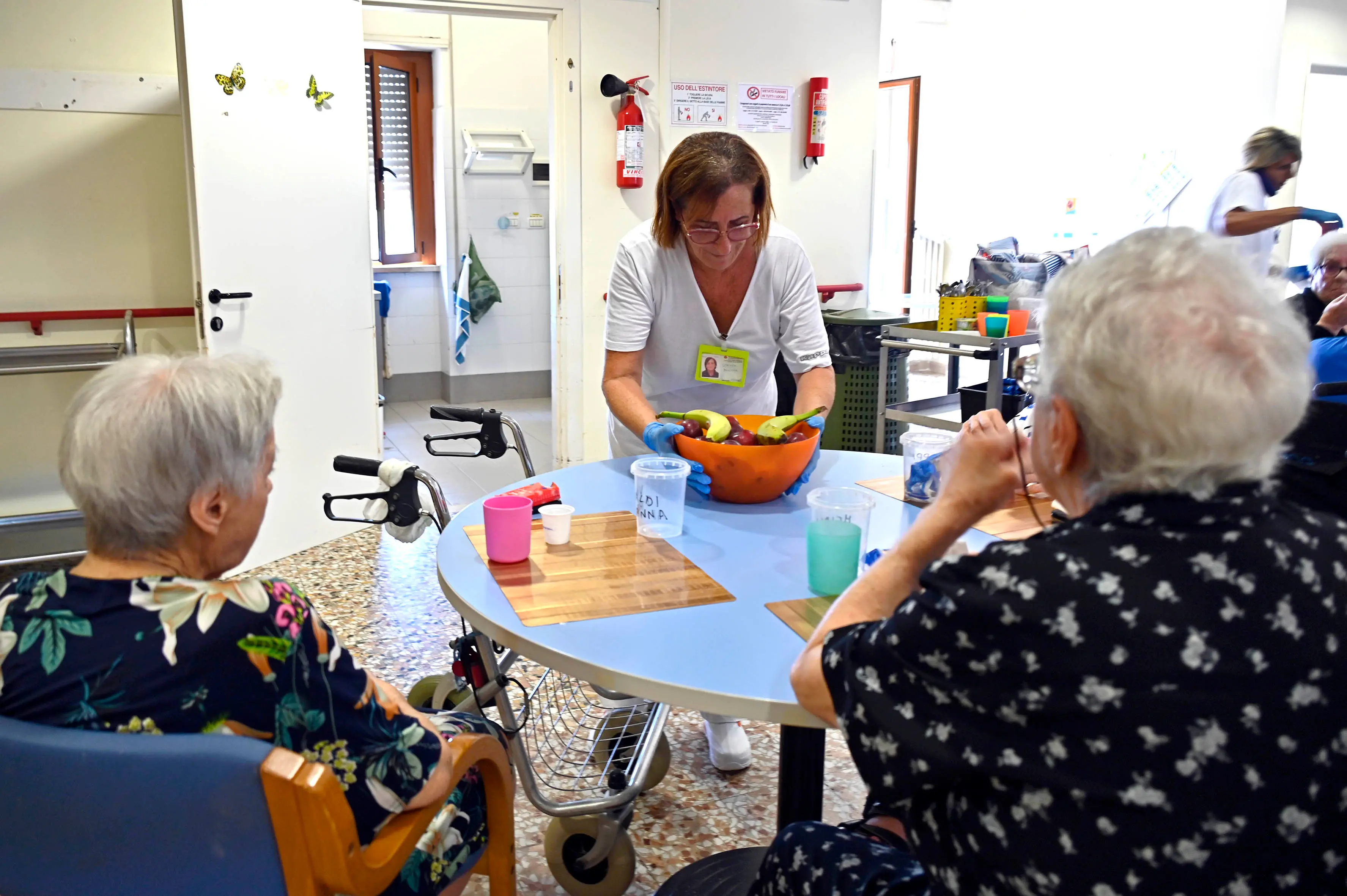 A 92 anni in attesa di entrare in una rsa. Quando il posto sembrava arrivato, la beffa: “Può restare solo un mese”