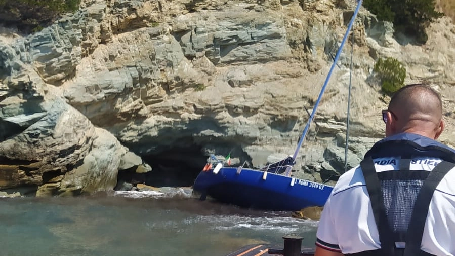 La barca incagliata all'Argentario