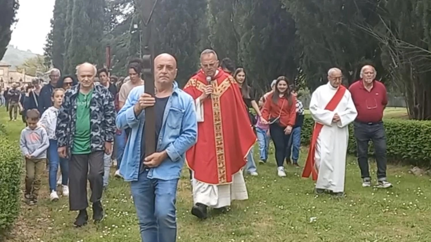I fedeli di Lama in processione a Colle Plinio