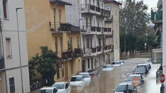 Oggi alle 18,30 i cittadini hanno organizzato una fiaccolata: ritrovo in piazza Bini