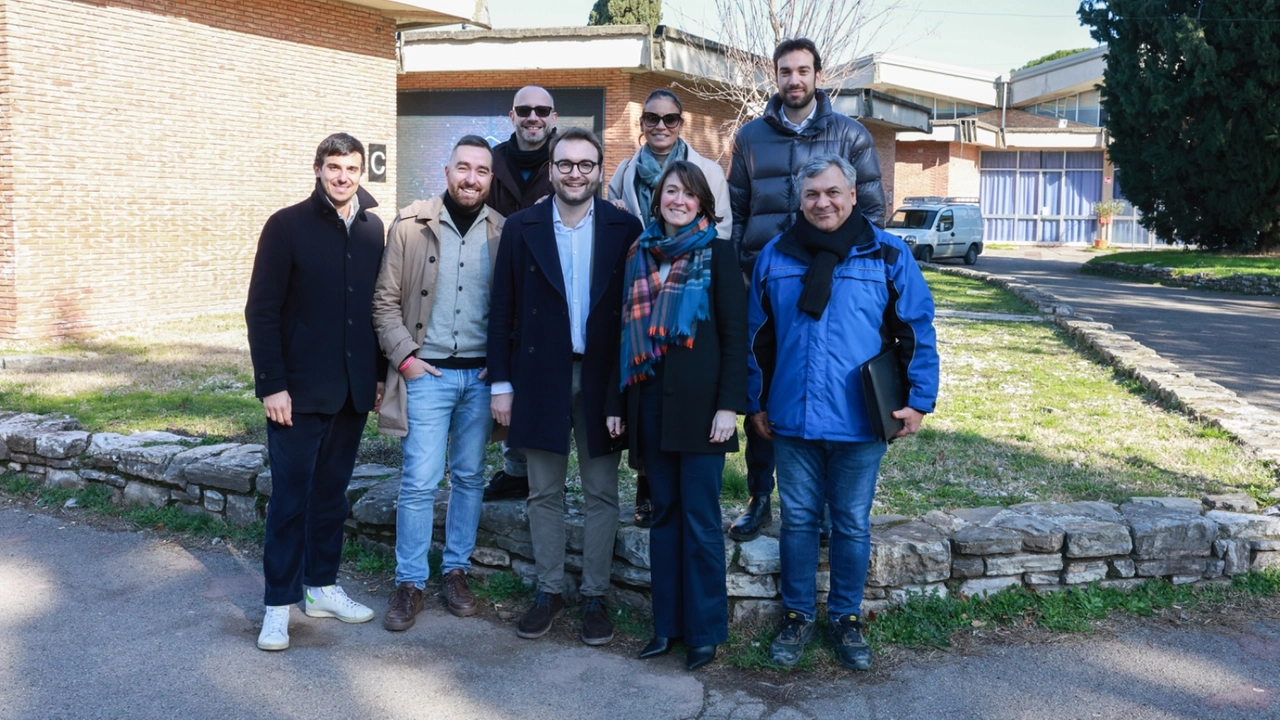 Foto di gruppo all'inaugurazione del cantiere per il nuovo teatro di Empoli