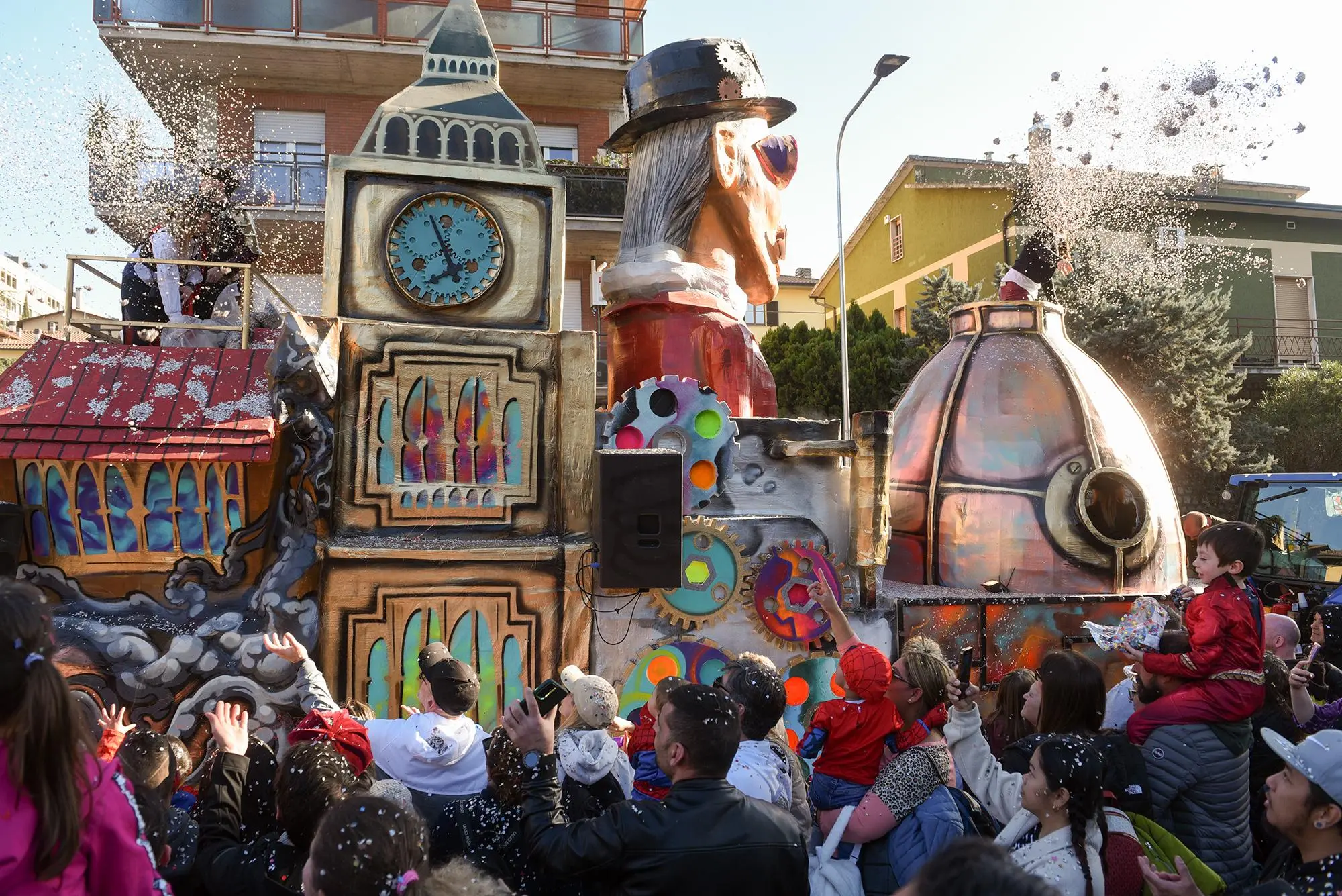 Tempo di festa Sfilate, maschere e allegria. Il Carnevale invade il centro e i quartieri