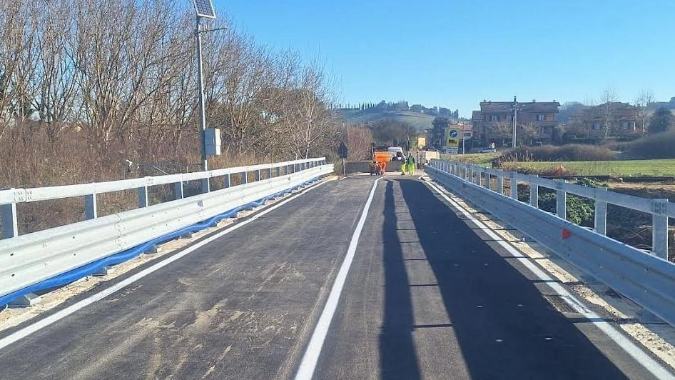 Riapre oggi al transito veicolare e pedonale, in entrambi i sensi di marcia, il Ponte della Casanova sul fiume Ombrone...