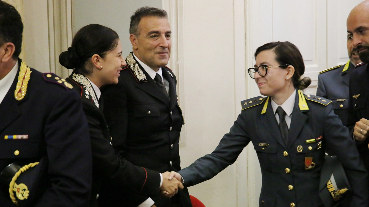 Il benvenuto alla comandante dei Carabinieri di Pontedera, Claudia Eramo insieme a Carmine Gesualdo e a Mariagrazia Sorbello (Foto Bongianni per Germogli)