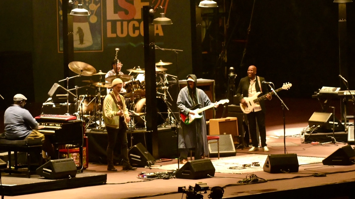 Con Eric Clapton è partito il Lucca Summer Festival. Applausi per Slow Hand