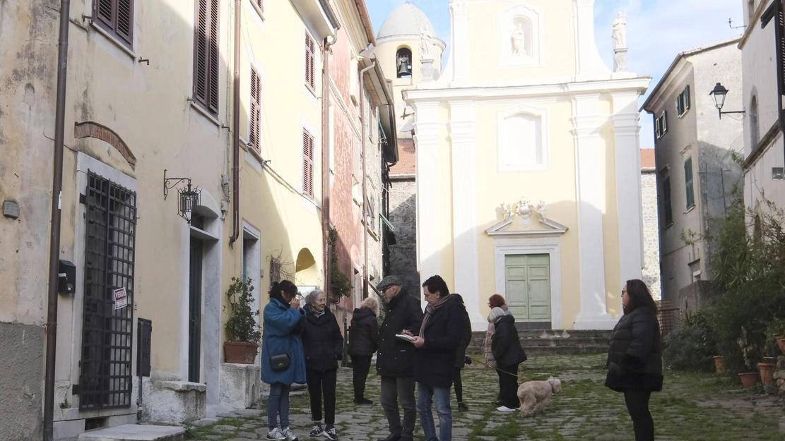 Le associazioni guidate dalle residenti tengono accese arte e creatività . Il ricercatore e scrittore Elio Gentili è il custode della tradizione locale.