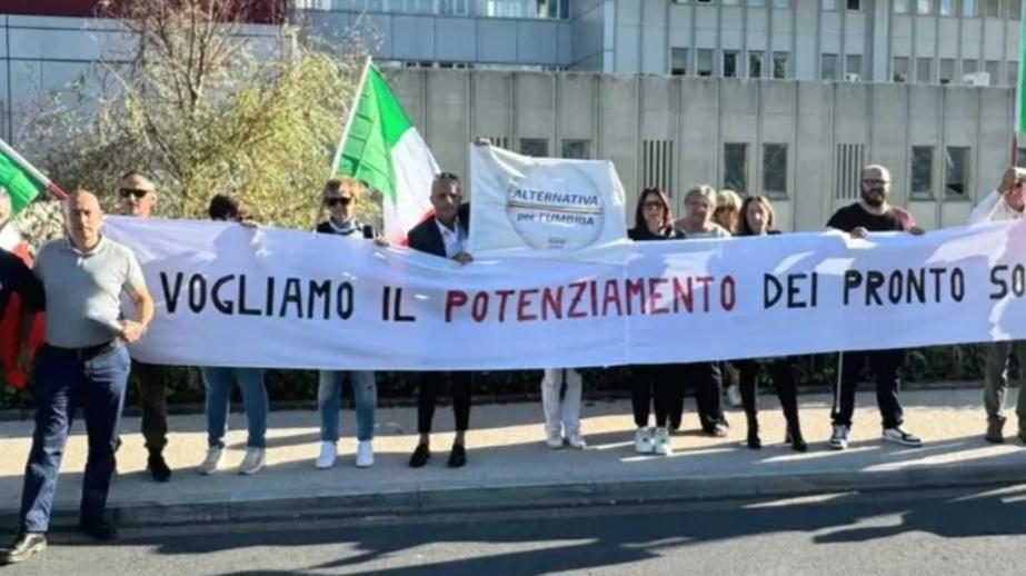 Perugia, sit in davanti all