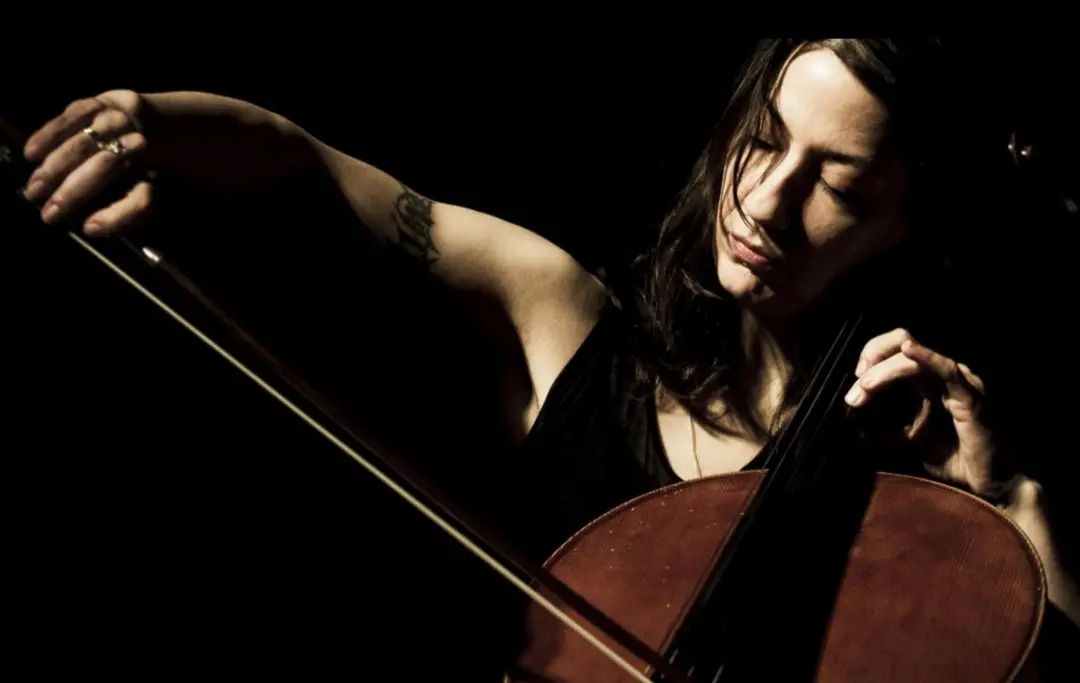 Firenze, in concerto la violoncellista di fama mondiale Julia Kent