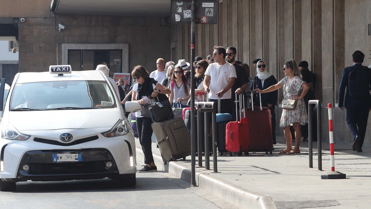 Un taxi alla stazione di Santa Maria Novella