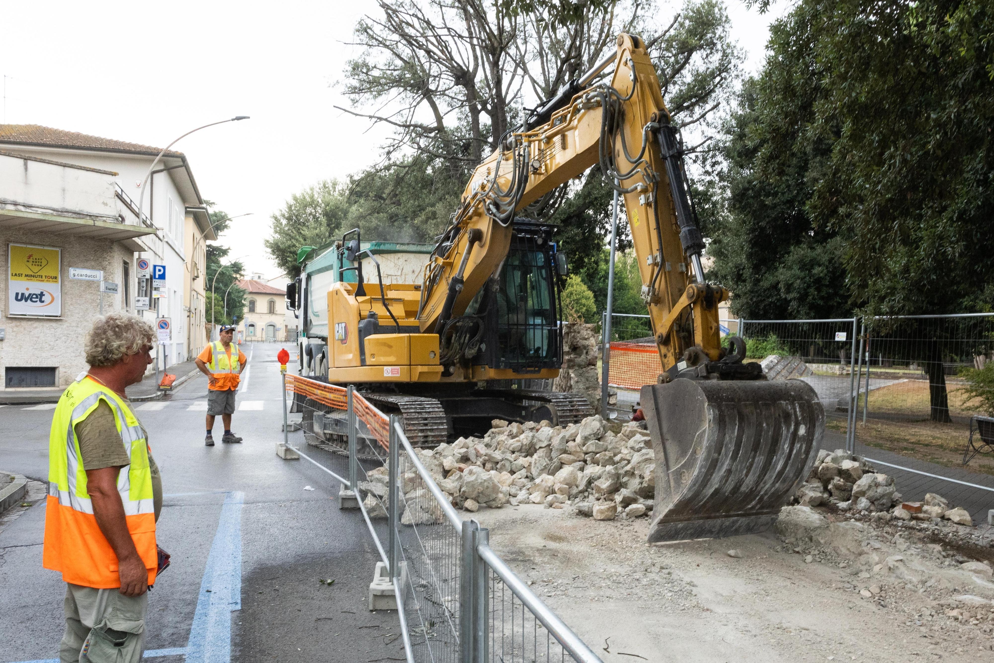 Empoli, il parco sotto la lente. Minorenne aggredito: telecamere al setaccio. Scontro politico