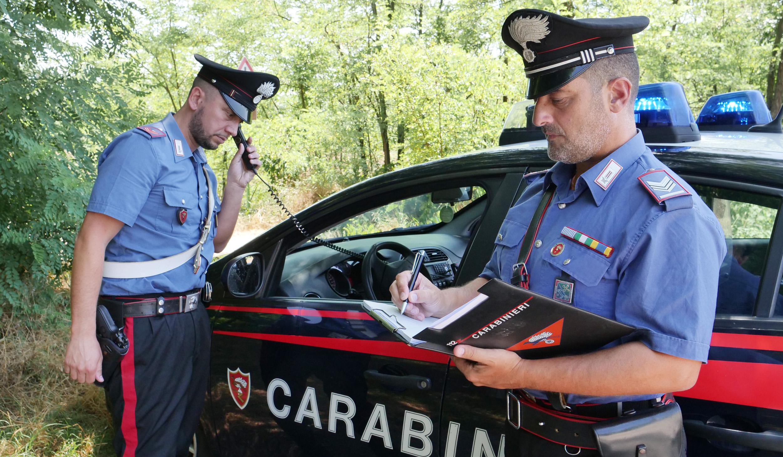 Abusi su ragazzino, patrigno e ‘zio’ nei guai. Il racconto choc in una telefonata