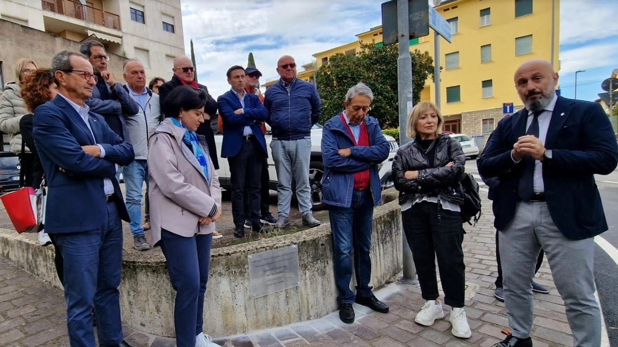 A Perugia, la campagna "Siamo tutti pedoni" promuove una mobilità sostenibile e sicura per gli anziani, con l'obiettivo di rendere la città più inclusiva e vivibile. Sindacati pensionati e Comune si impegnano per strade più sicure e curate.