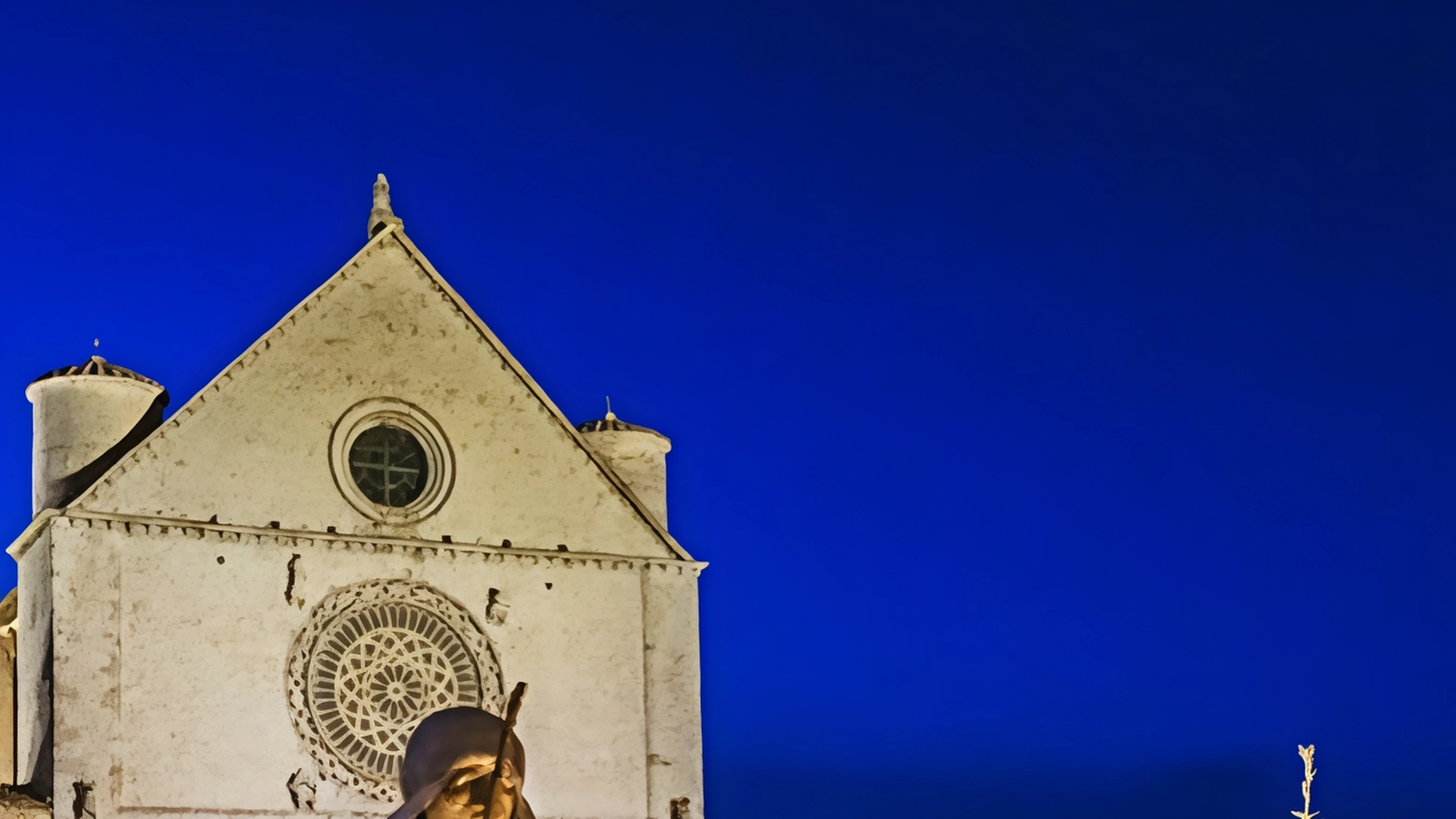 Natale, spunta il Presepe di Assisi. Nel mirino le celebri statue giganti