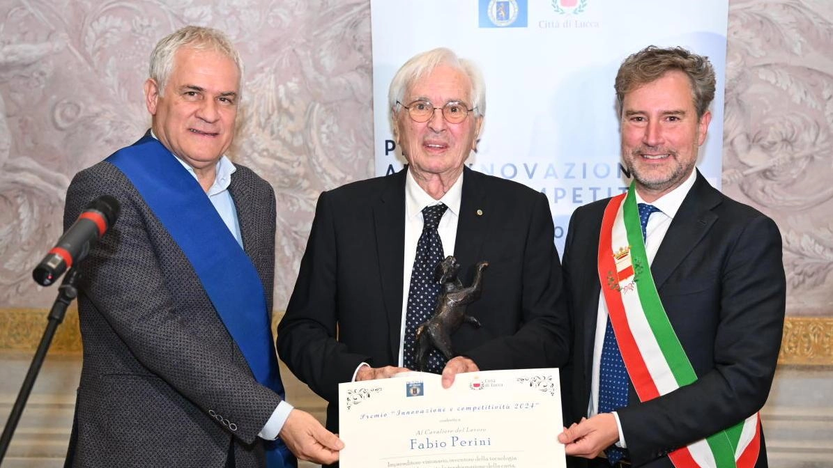 L’imprenditore e inventore Fabio Perini ieri all’Astra nel capoluogo si è commosso durante la cerimonia di consegna del premio