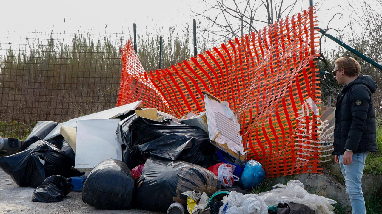 Scarichi abusivi con sacchi neri e scarti edili. Toccafondi (Iv): "Serve una stretta"