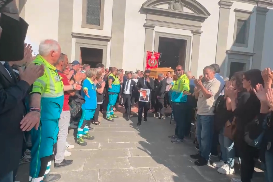 Un momento dei funerali dell'ex sindaco di San Casciano Val di Pesa e consigliere regionale Pd Pescini (Fotocronache Germogli)