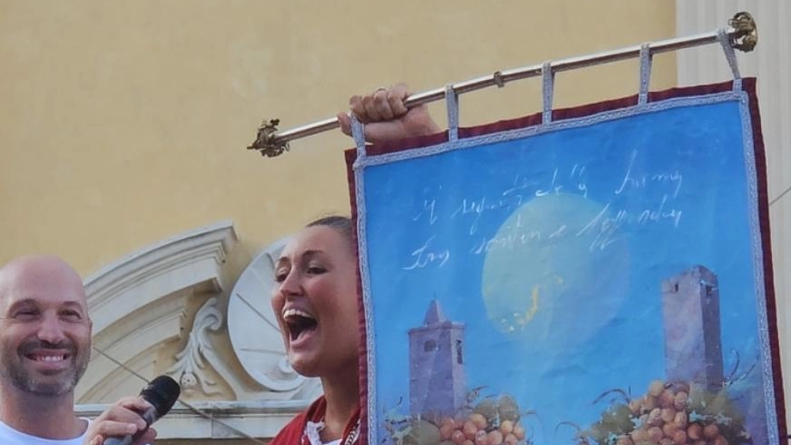 Chiara Carella, vezzanese, vince il concorso per il nome della mascotte della Sagra dell'uva e del vino di Vezzano con "Grappolina". La premiazione avviene durante la manifestazione vezzanese.