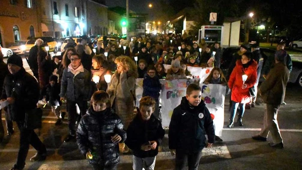 Le manifestazioni dei cittadini, alunni e genitori,. in difesa della Giromini quando venne chiusa per il recupero, privando i bimbi della sede scolastica