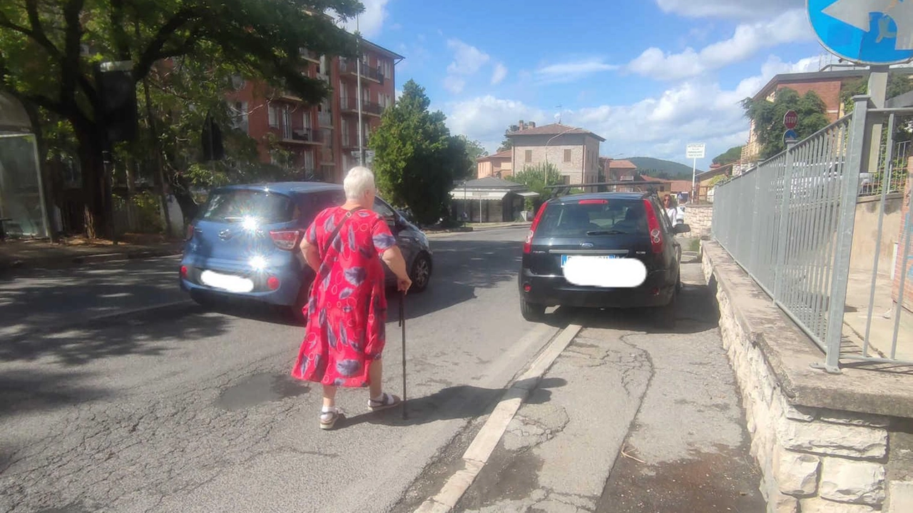 Legambiente e Fiab Perugia Pedala mappano la sosta selvaggia in città per la Settimana Europea della Mobilità Sostenibile. Obiettivo: sensibilizzare su un fenomeno che limita spazi pubblici. Appuntamento il 19 settembre ai Tre Archi. Contattare info@fiabperugiapedala.org per adesioni.