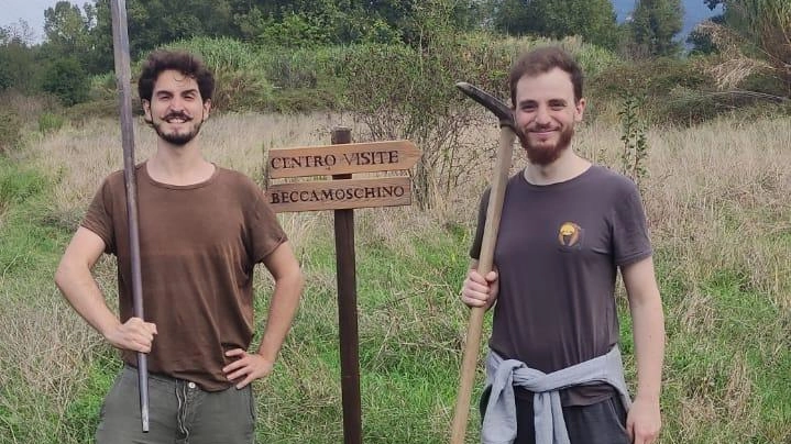 Massimo e Francesco i volontari che si occupano della manutenzione dell’oasi Lipu oggetto ancora una volta di raid vandalici