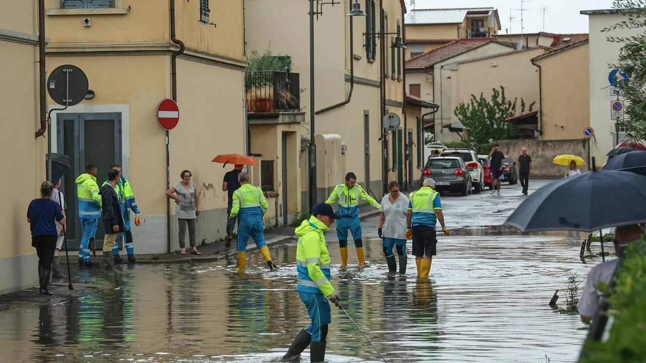 La situazione in via Verdi; sotto in via Donizetti