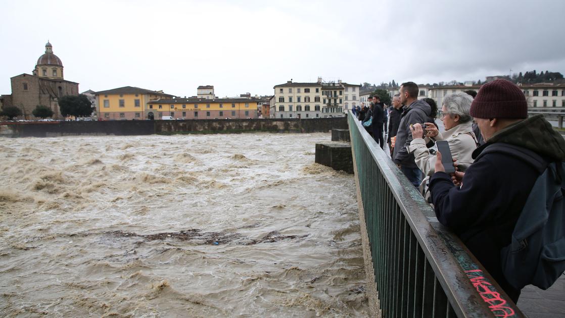 Allagamenti e paura, ma la città regge. Scuole, musei e parchi: tutto chiuso