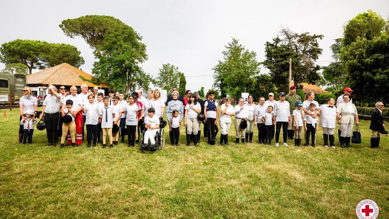 Alcuni momenti delle giornate di ippoterapia organizzate al Cemivet dalla Croce rossa locale, referente del progetto è Monica Moretti Curseri