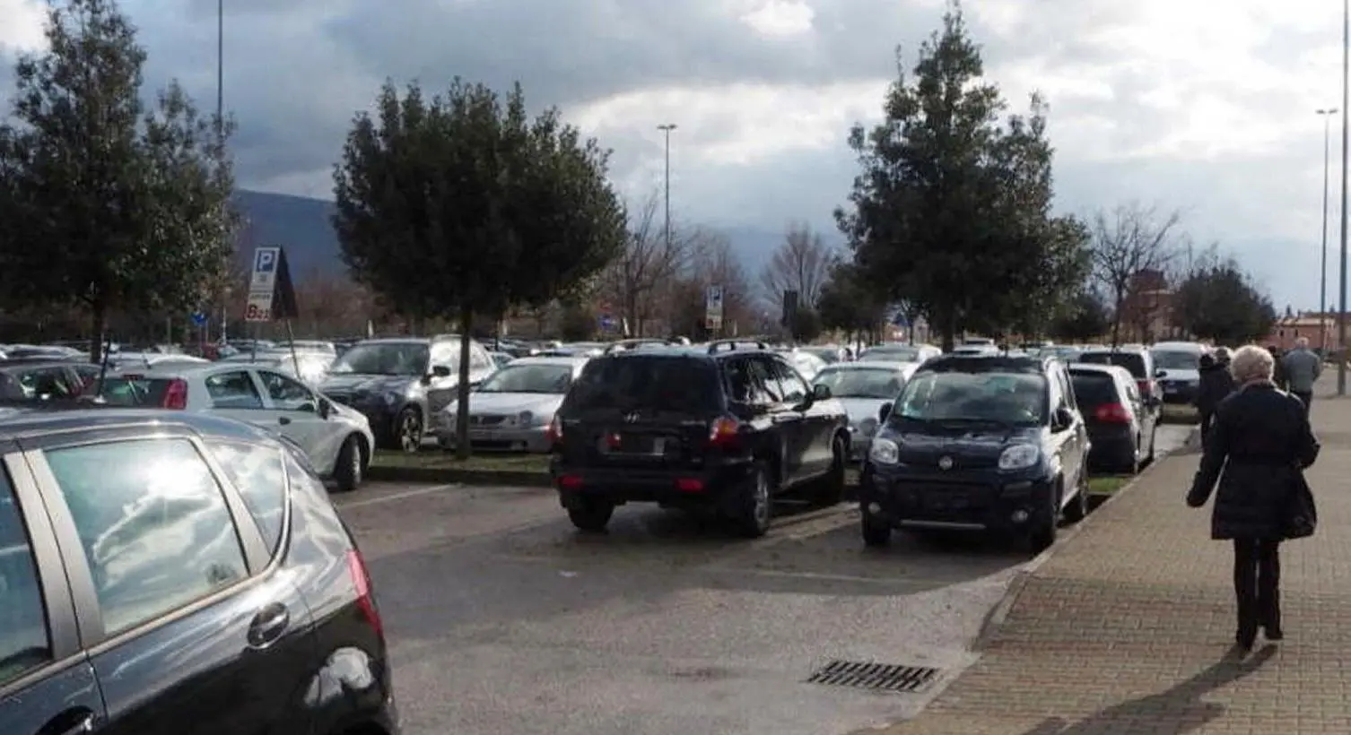 Parcheggio dell’ospedale, focus sulla sicurezza. Via libera alla sbarra e alle telecamere