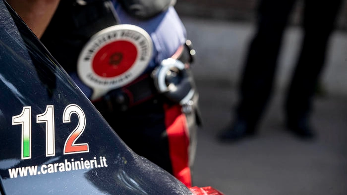 Pontedera, un uomo di 35 anni arrestato con l’accusa di tentata estorsione. La donna ha chiesto aiuto al 112 permettendo ai carabinieri di bloccare l’uomo nell’hotel dove si erano dati appuntamento