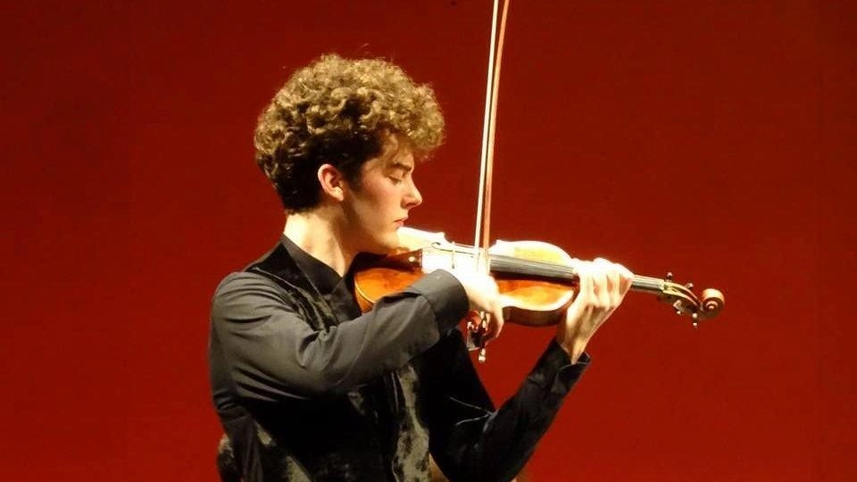 Il Youth Music Festival ad Arezzo presenta giovani talenti internazionali della musica classica in quattro concerti eccezionali, dal 5 al 27 ottobre al Teatro Petrarca. Un'opportunità unica per apprezzare il virtuosismo di artisti emergenti e consolidati, in un viaggio attraverso i capolavori dei grandi compositori.