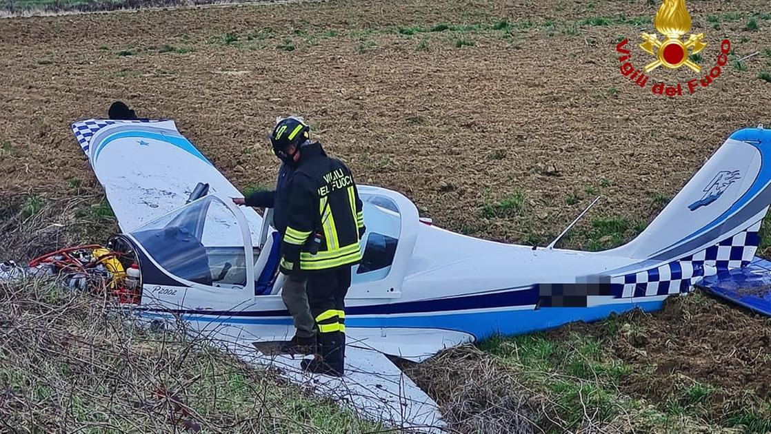 Ultraleggero precipita durante le fasi di atterraggio. Tragedia sfiorata