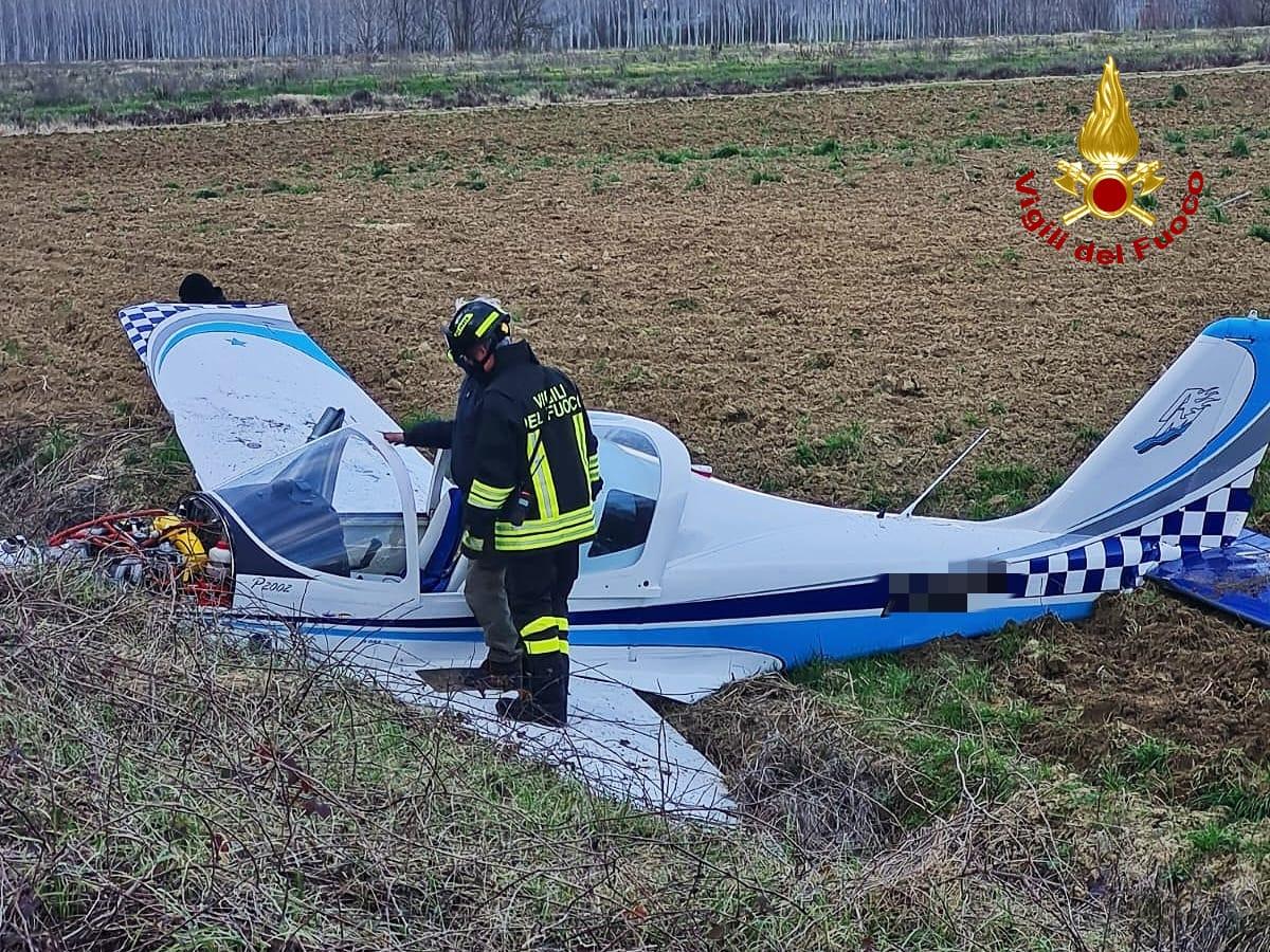 Ultraleggero precipita durante le fasi di atterraggio. Tragedia sfiorata