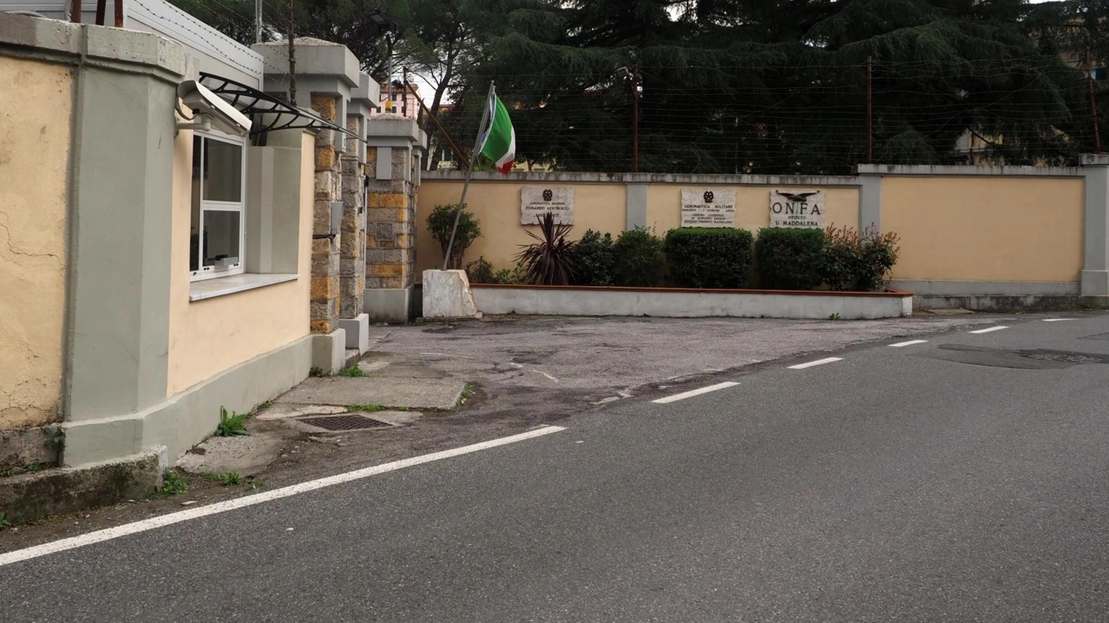 "Topi nei locali usati come mensa. E un solo militare a fare la guardia"