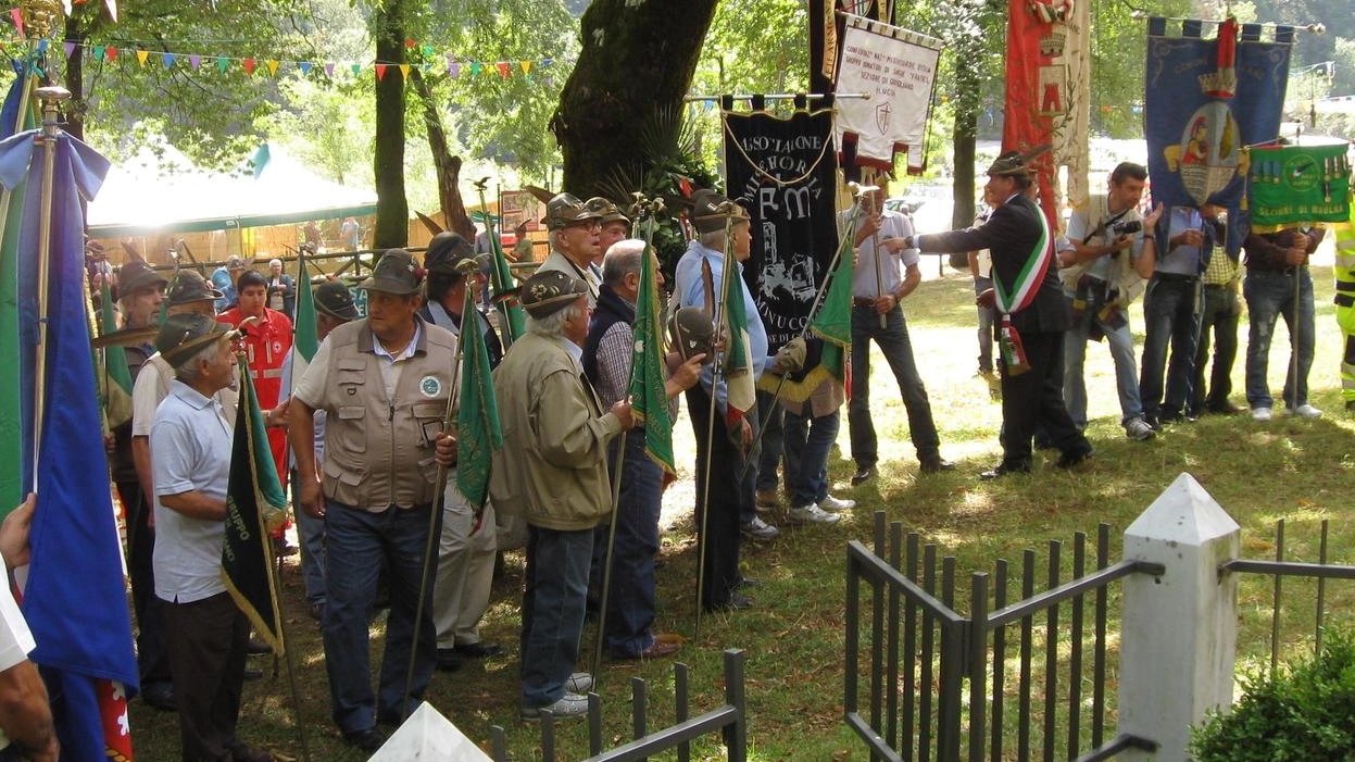 Un’immagine del precedente raduno sezionale degli alpini tenutosi in Garfagnana, il 25 agosto del. 2013