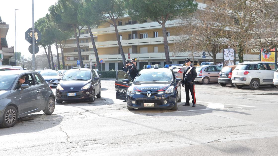 https://www.lanazione.it/image-service/view/acePublic/alias/contentid/YzNjMDc5ZTItNzRiMC00/0/l-uomo-e-stato-denunciato-ai-carabinieri.jpeg?f=16:9&w=1200&h=630