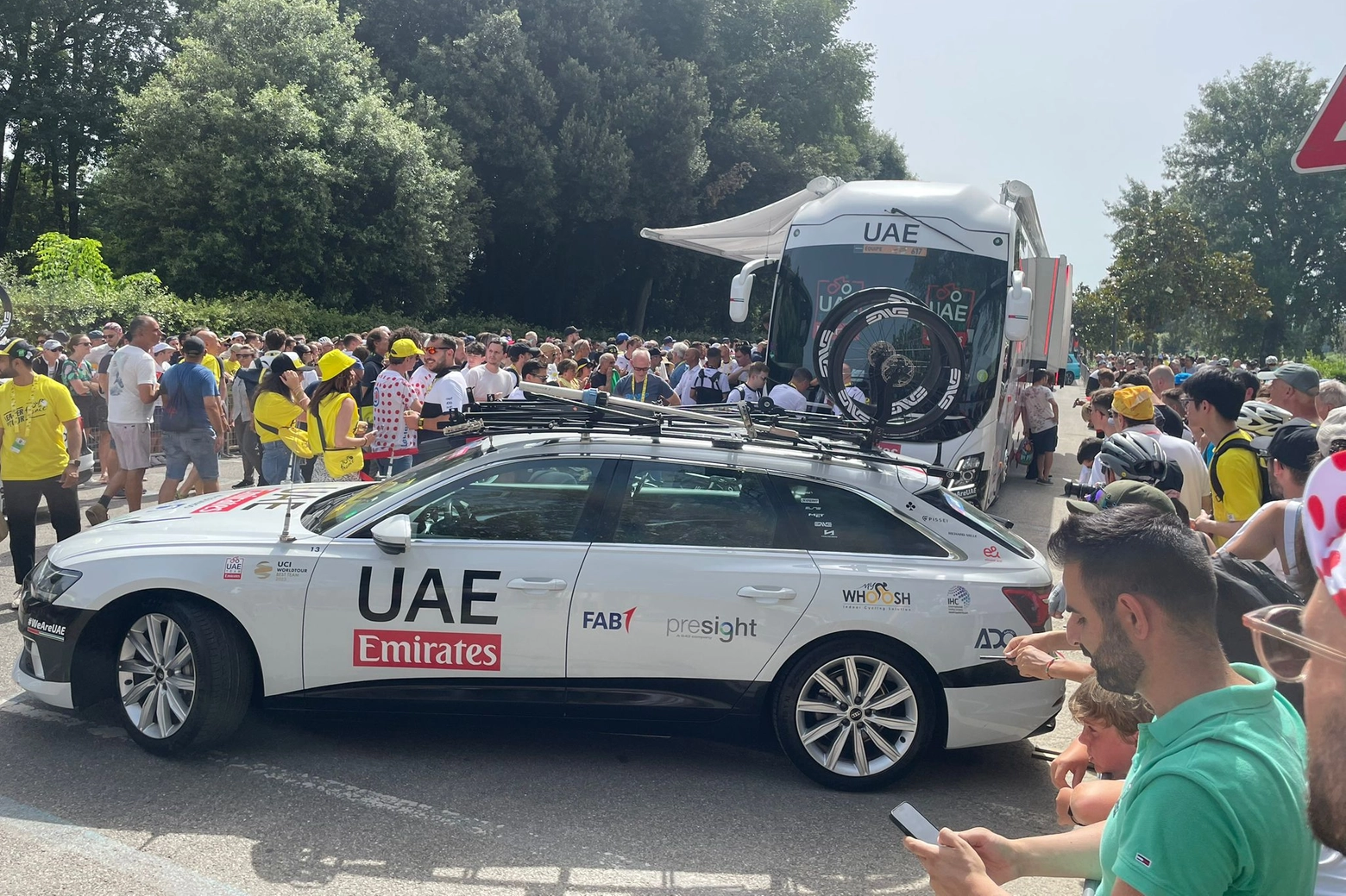 Il pullman della Uae Team Emirates