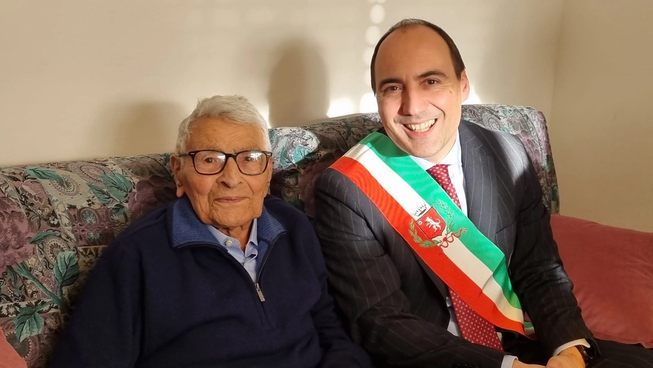 I 100 anni del boscaiolo Giovanni Laurito. La nipote si collega dall’Uganda per fargli gli auguri