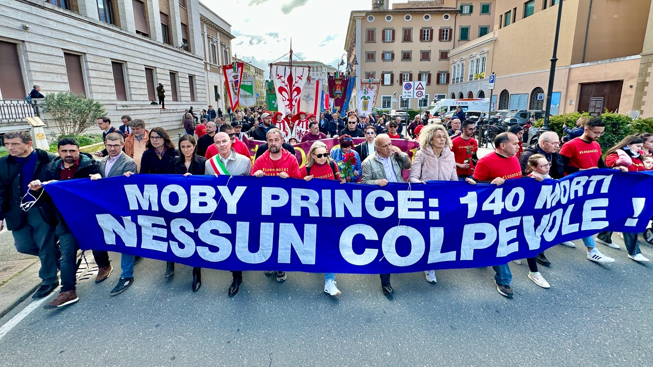 Una manifestazione per le vittime del Moby Prince