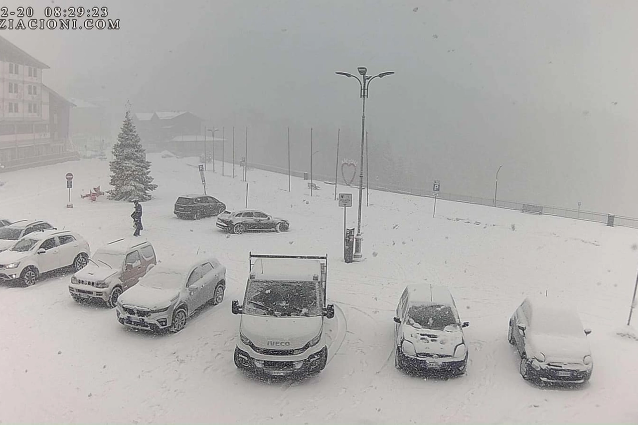 Neve abbondante all'Abetone (Foto webcam Agenziacioni)