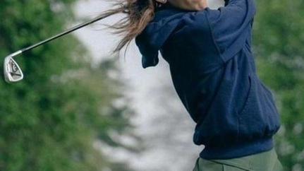 Elisa Galli trionfa nel Gran Premio di Cervia di Golf con un gioco impeccabile e una leadership costante. Ventenne talentuosa, vanta numerose vittorie nazionali e internazionali, ispirando altre ragazze a praticare questo sport affascinante.