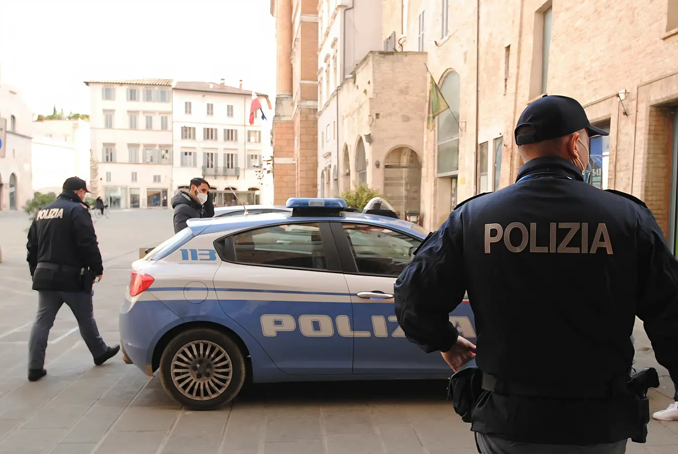 Picchia e tormenta la ex. Ora non può avvicinarsi. Per lui il “braccialetto“