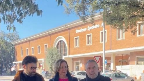 I consiglieri comunali che, in un’interrogazione, hanno formulato tre diverse proposte per risolvere la carenza dei parcheggi in zona stazione