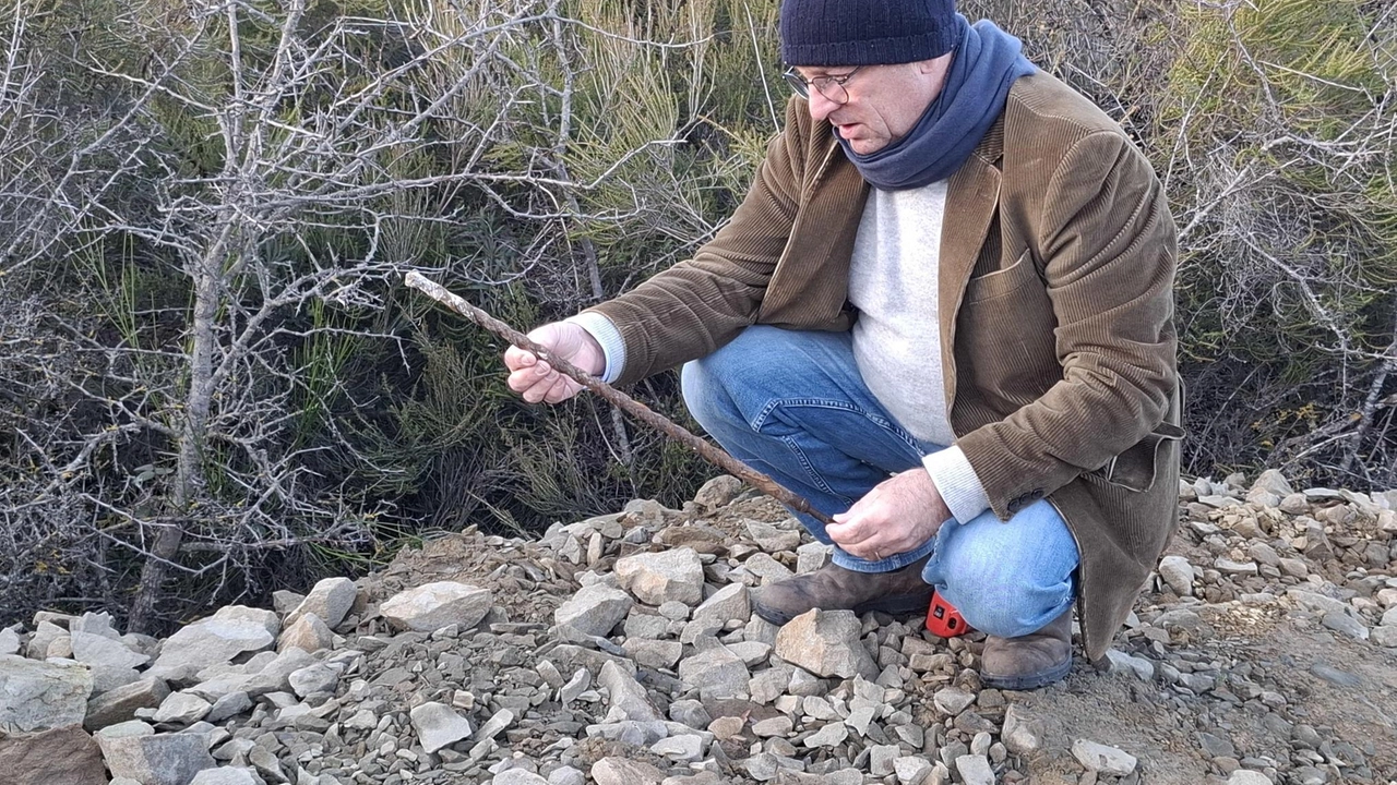 Ha suscitato una grande curiosità lo scavo ritrovato lungo la Strada Provinciale 68 che porta a San Michele, poco dopo...