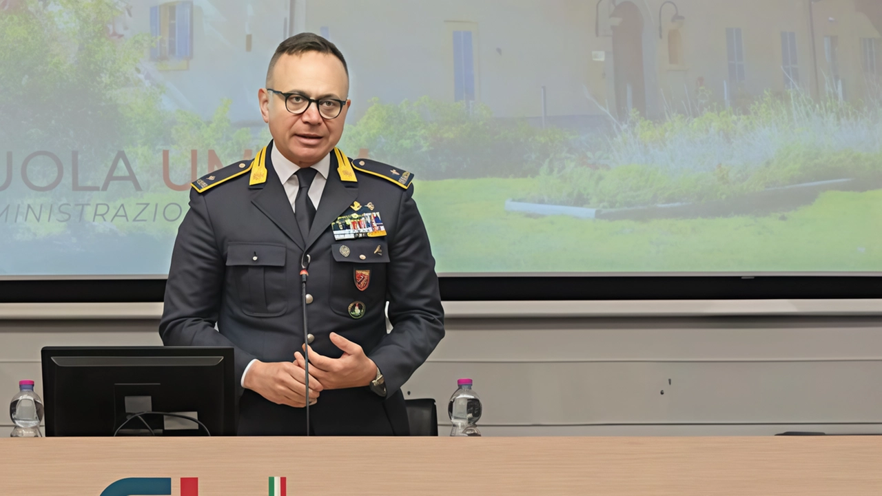 Il comandante regionale della Guardia di finanza dell’Umbria, generale Francesco Mazzotta, in visita alla Scuola umbra di amministrazione pubblica. Tema...