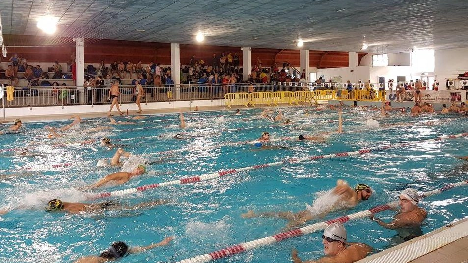 Per la piscina comunale di Poggibonsi si avvicina il giorno della riapertura anche se l’impianto è datato e presto avrà bisogno di un rinnovamento generale