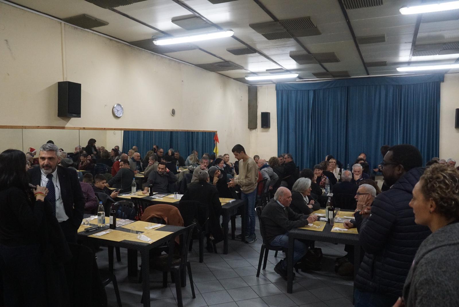 Alluvione, Comuni alleati. A Montopoli in tanti all’apericena per la Valdicecina. “Grazie per il sostegno”